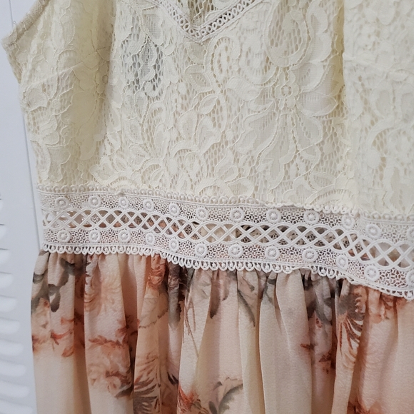 Pink floral lace dress, size 5 - Picture 2 of 5